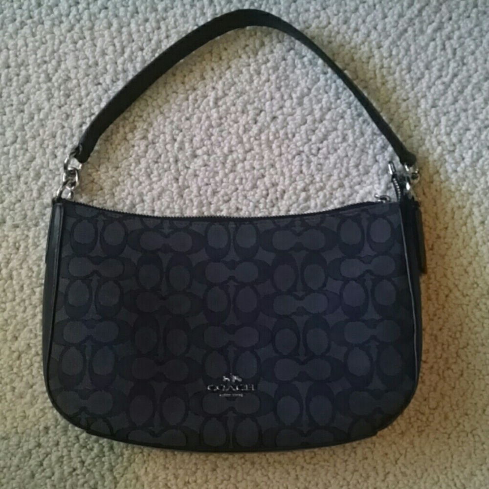 Coach Signature zip shoulder bag